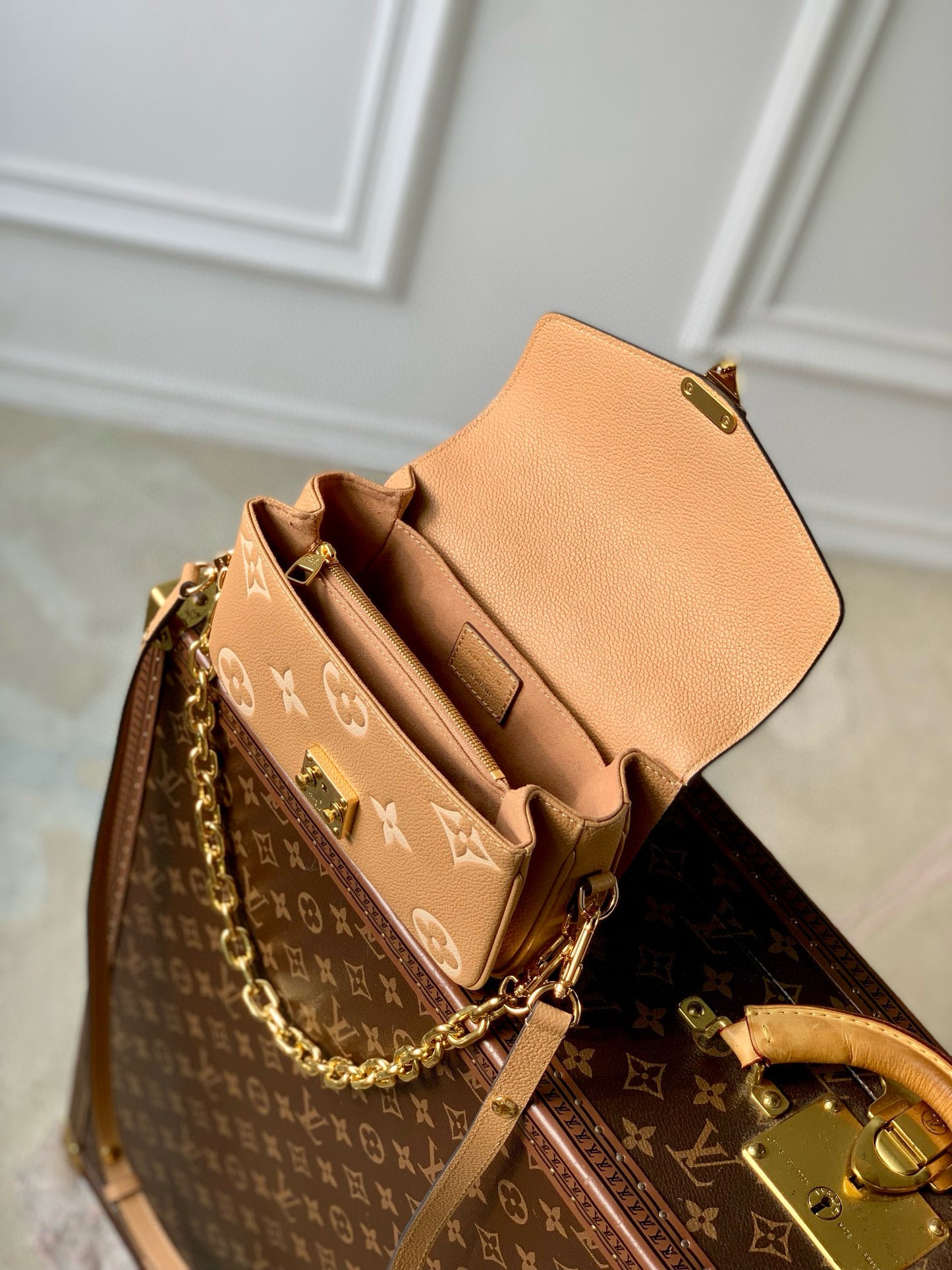 Louis Vuitton Pochette Metis East West