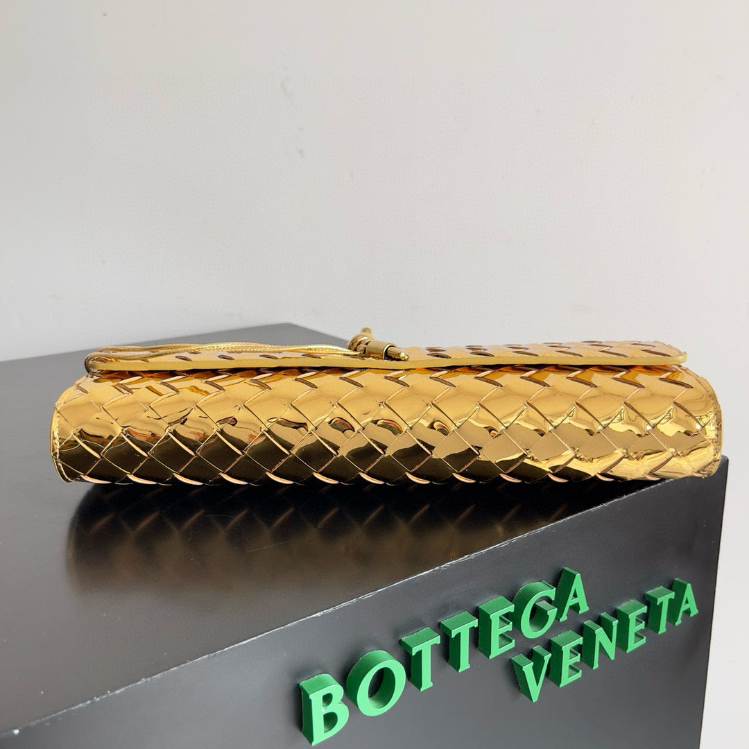 Bottega Veneta Andiamo Clutch