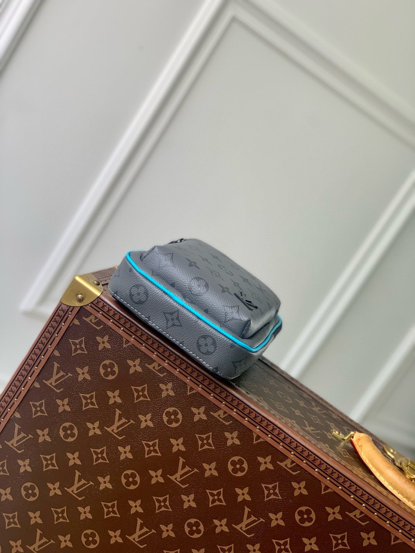 Louis Vuitton Avenue Slingbag Pm