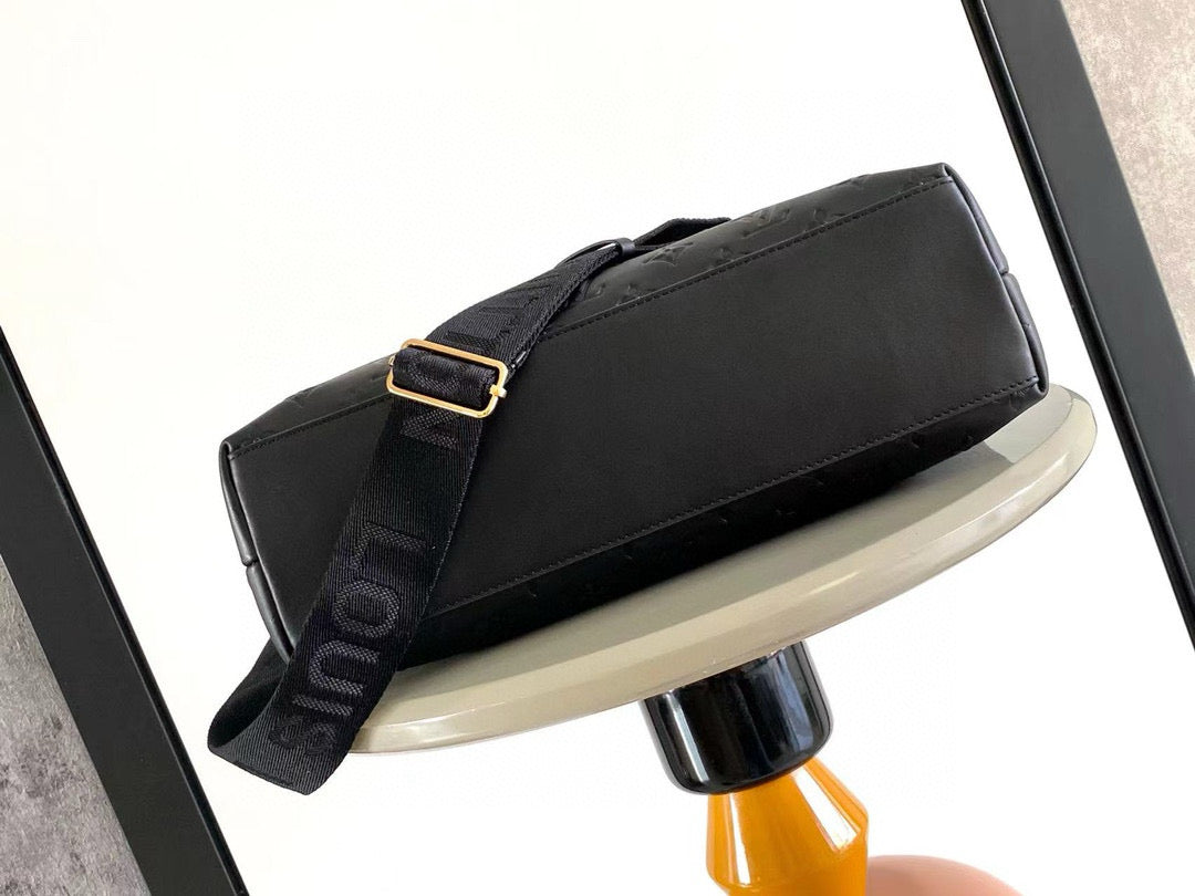 Louis Vuitton Coussin Hobo MM