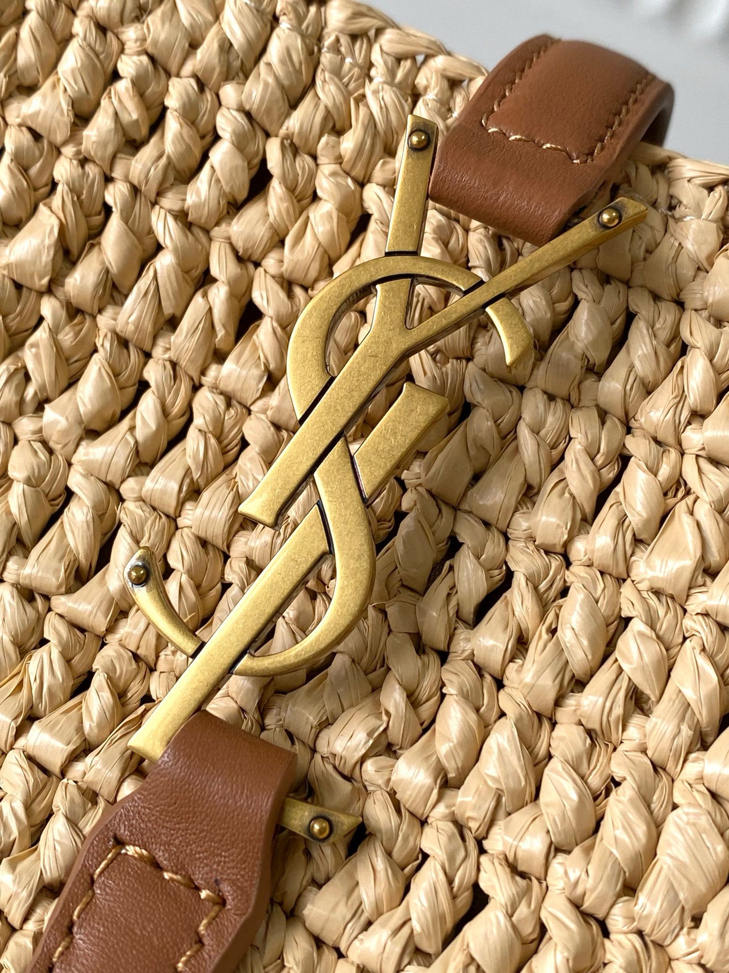 Yves Saint Laurent Le 37 Raffia