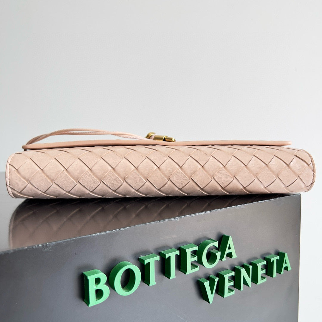 Bottega Veneta Andiamo Clutch