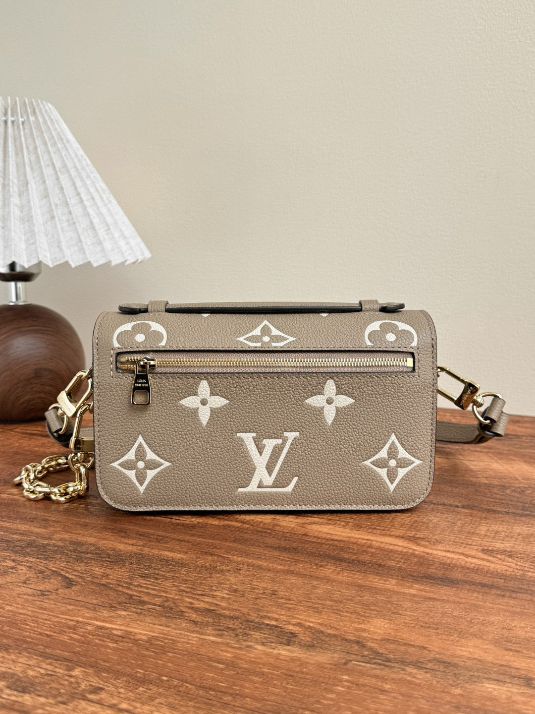 Louis Vuitton Pochette Metis East West