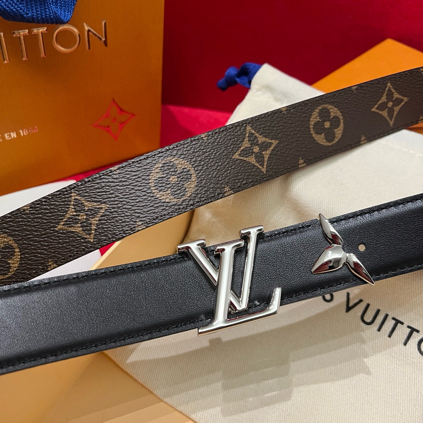 Louis Vuitton Pretty Lv 30 mm Reversible Belt