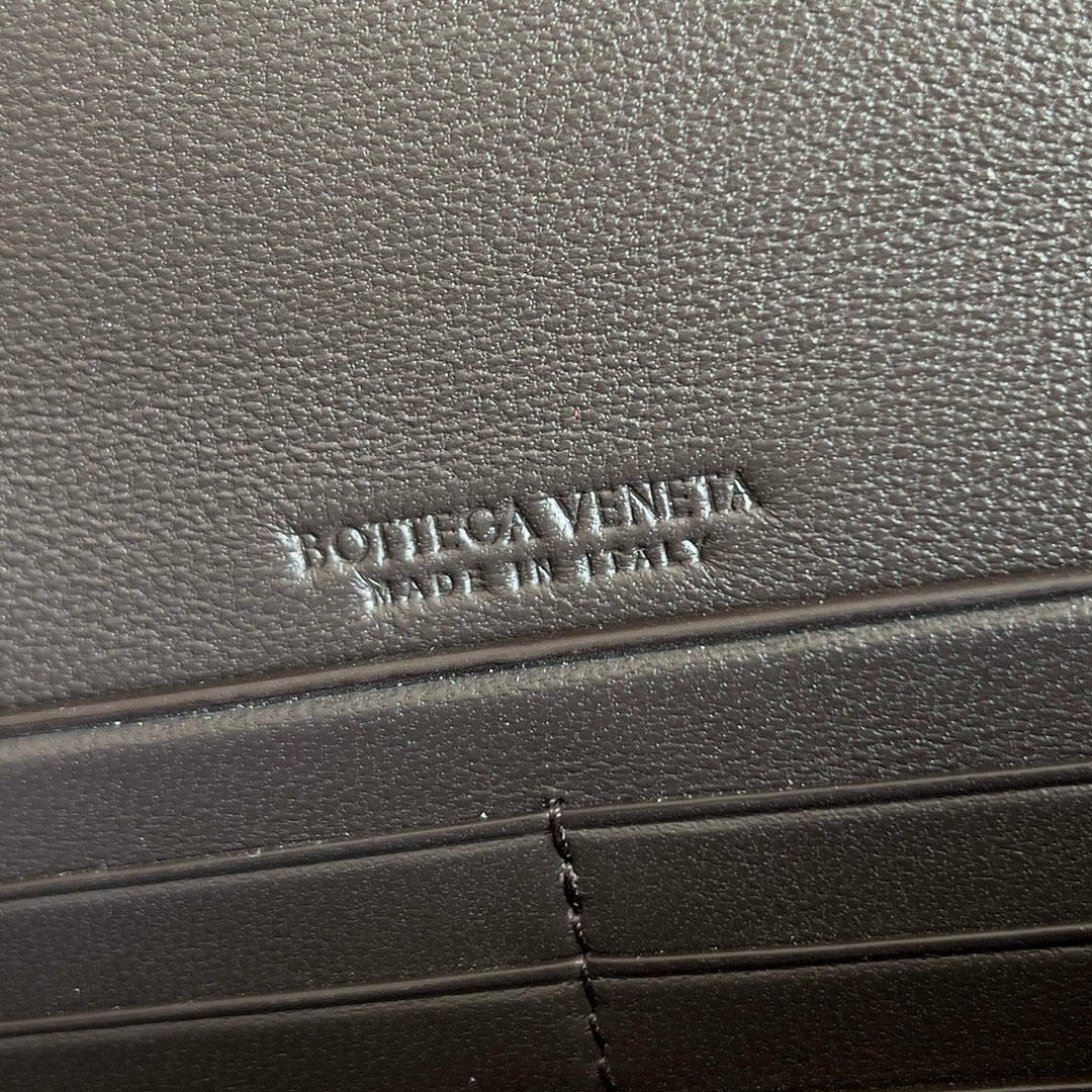 Bottega Veneta Andiamo Clutch
