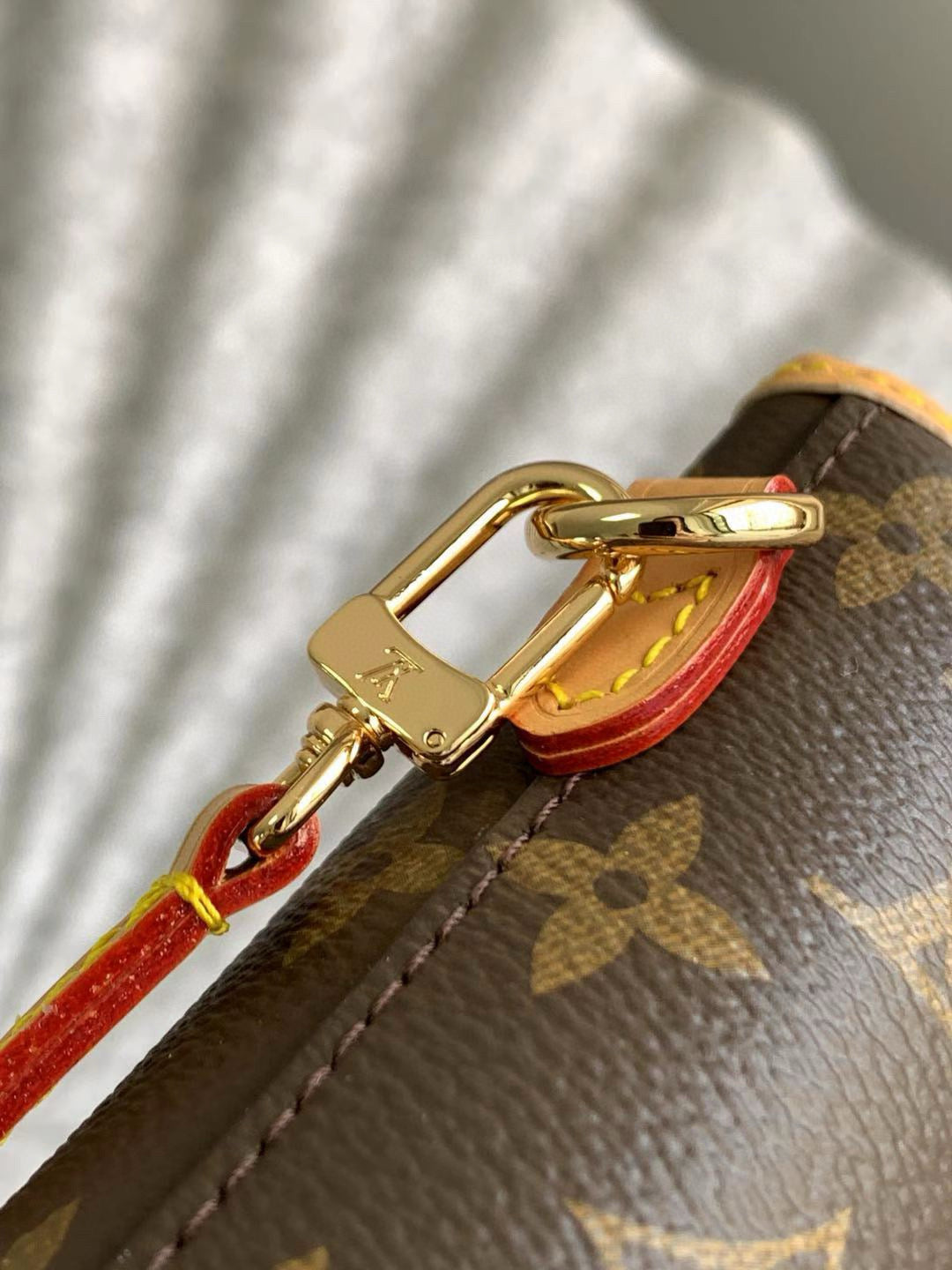 Louis Vuitton Fold Me Pouch