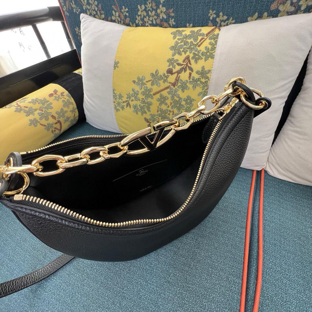 Valentino Vlogo Moon