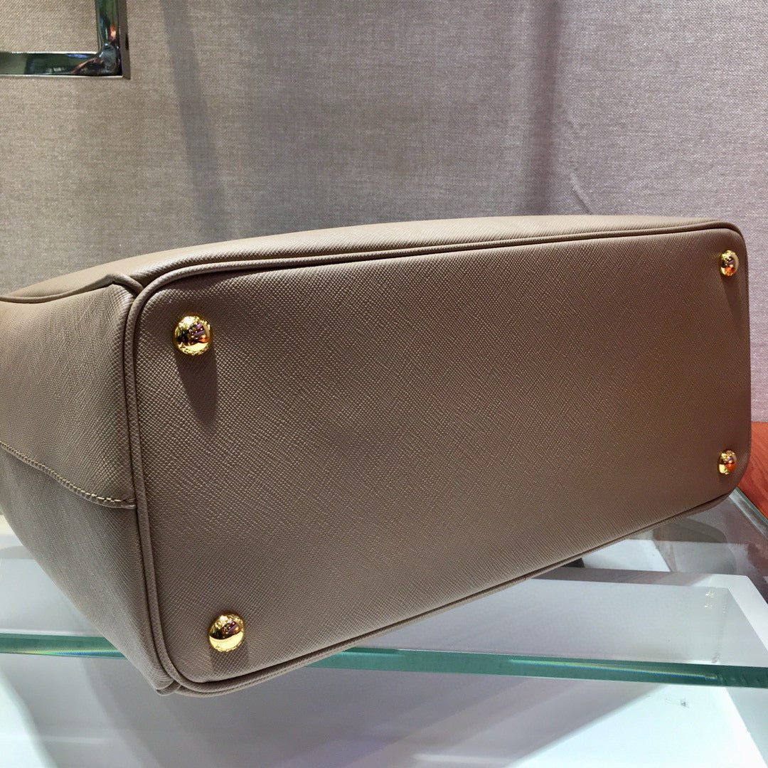 Prada Galleria Medium Saffiano