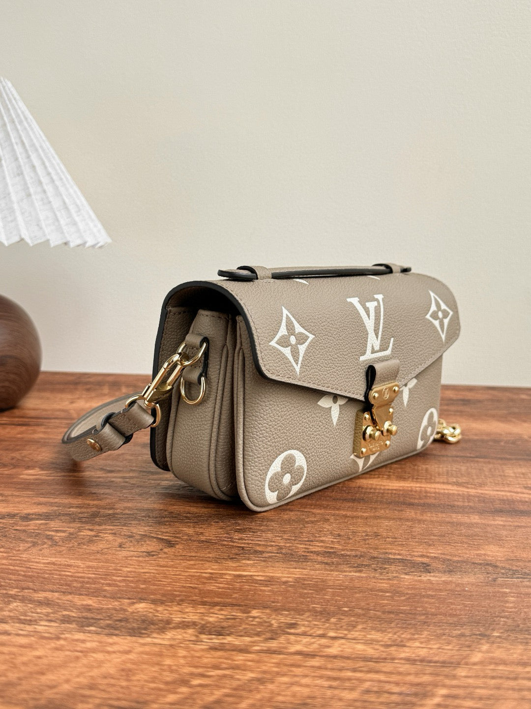 Louis Vuitton Pochette Metis East West