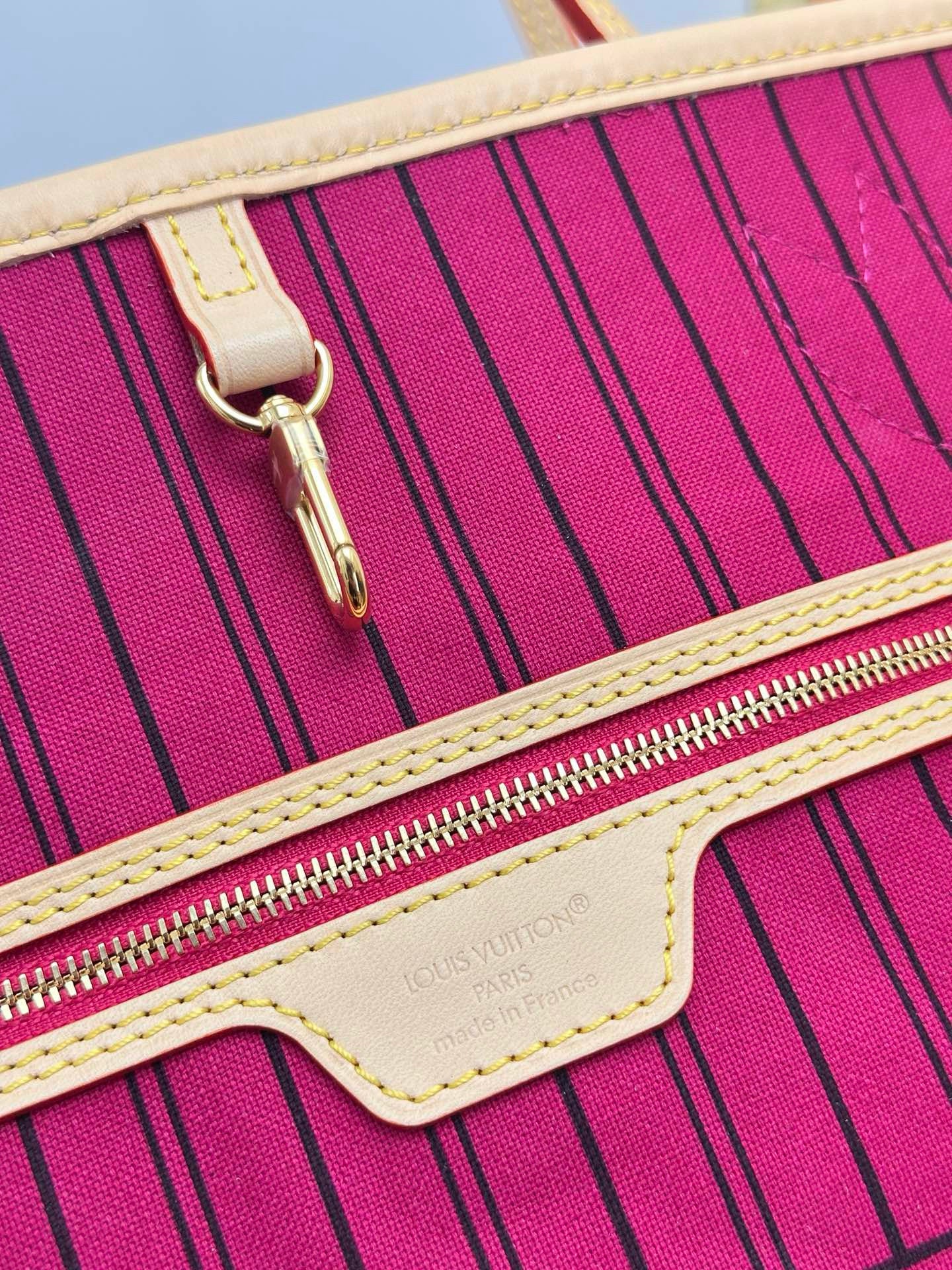 Louis Vuitton Neverfull Bandouliere Inside Out MM