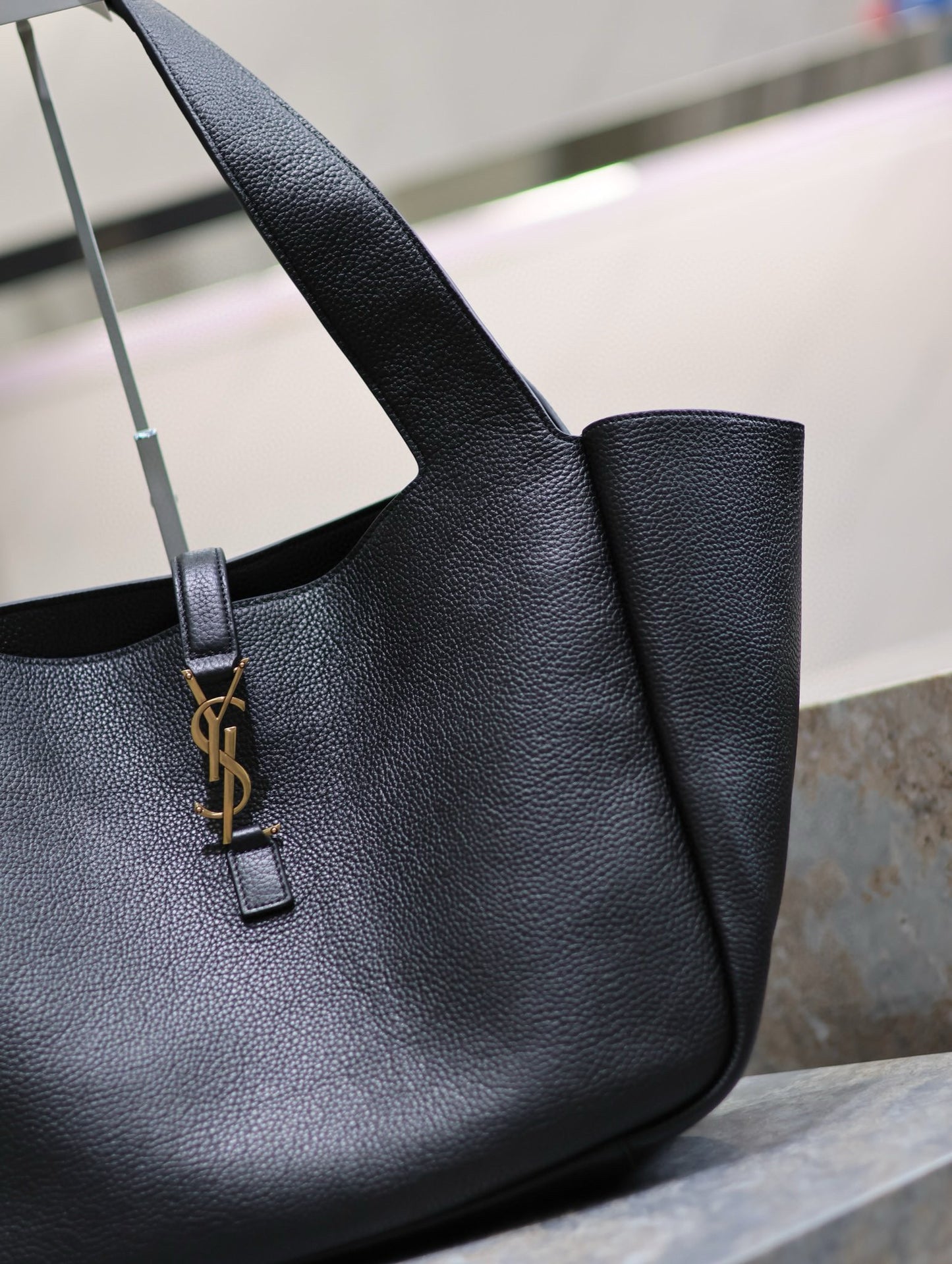 Yves Saint Laurent Le 5 A 7 Bea