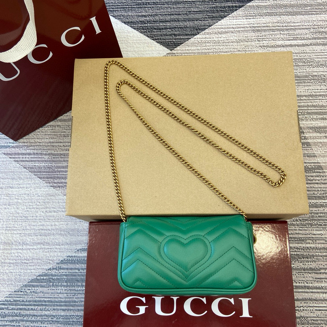 Gucci GG Marmont Super Mini