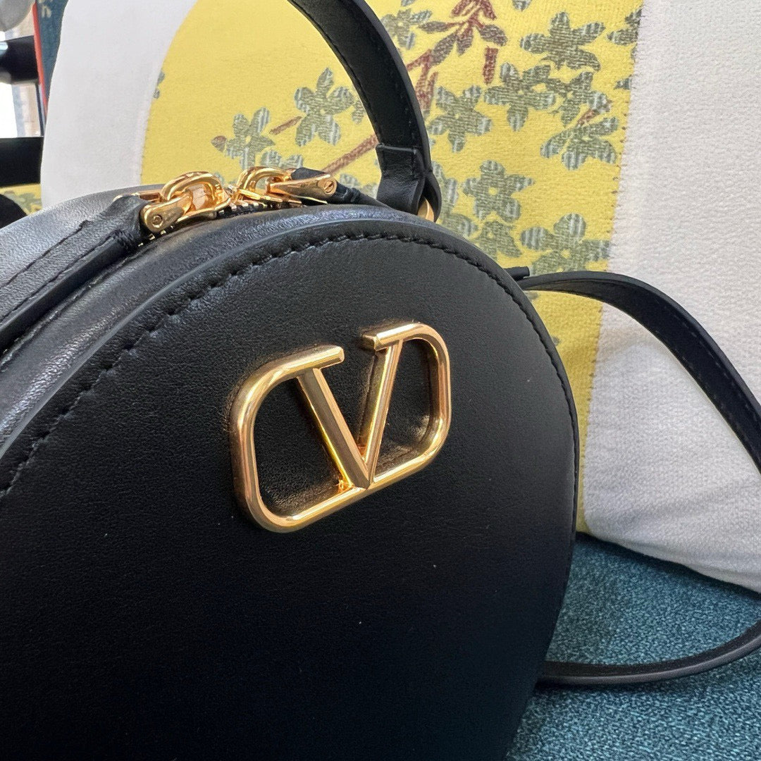 Valentino Vlogo