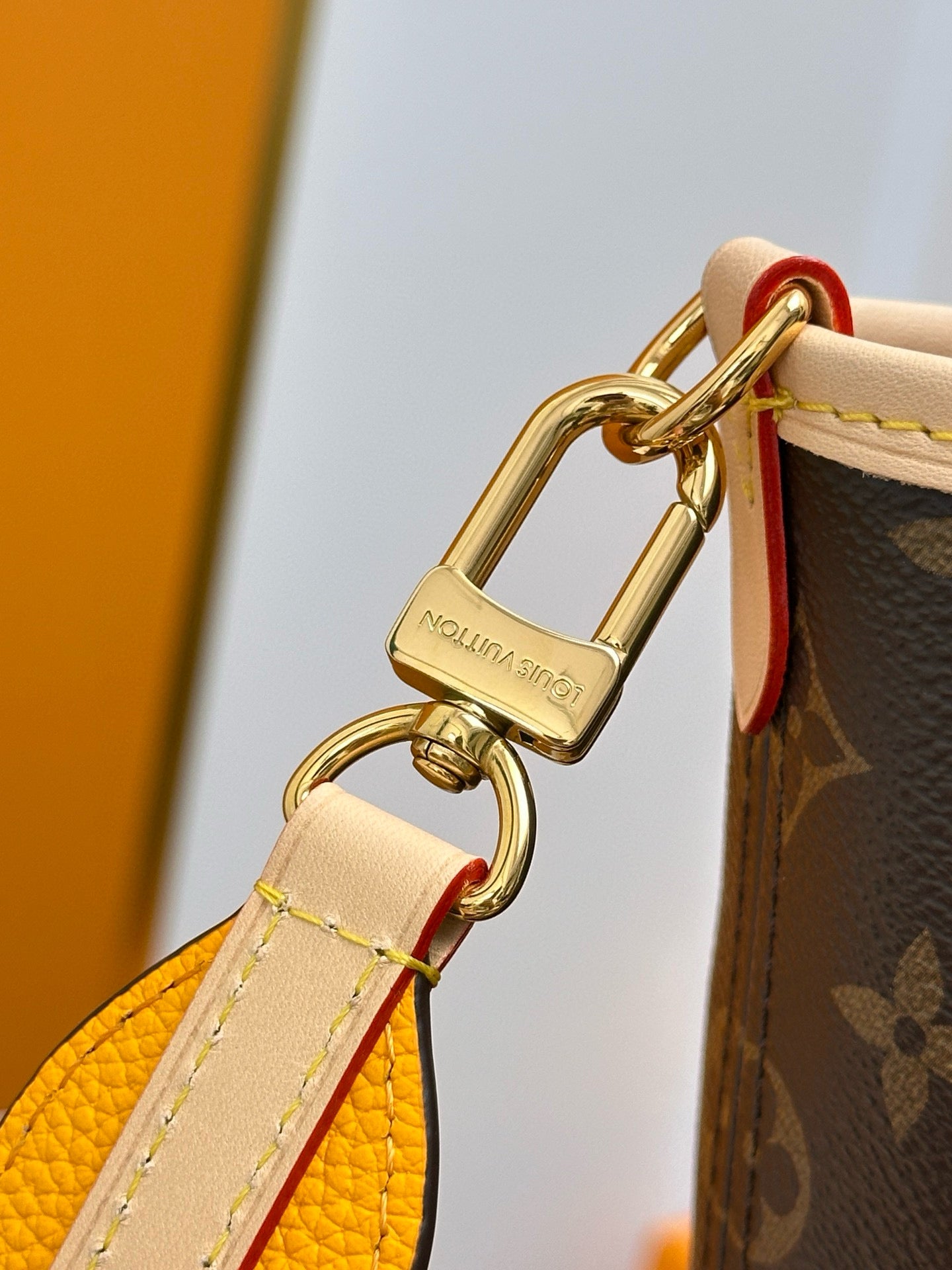 Louis Vuitton Neverfull Bandouliere Inside Out MM