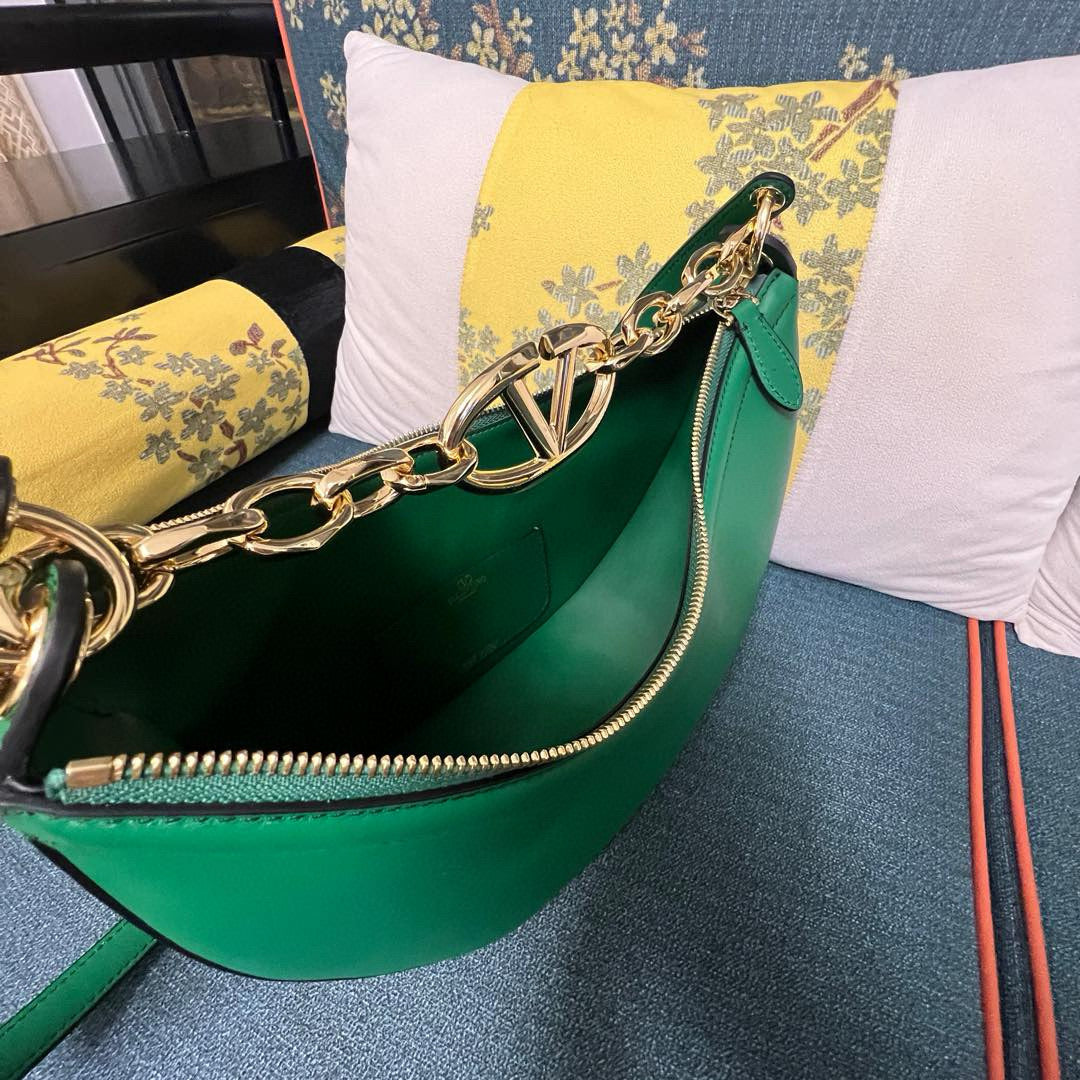 Valentino Vlogo Moon