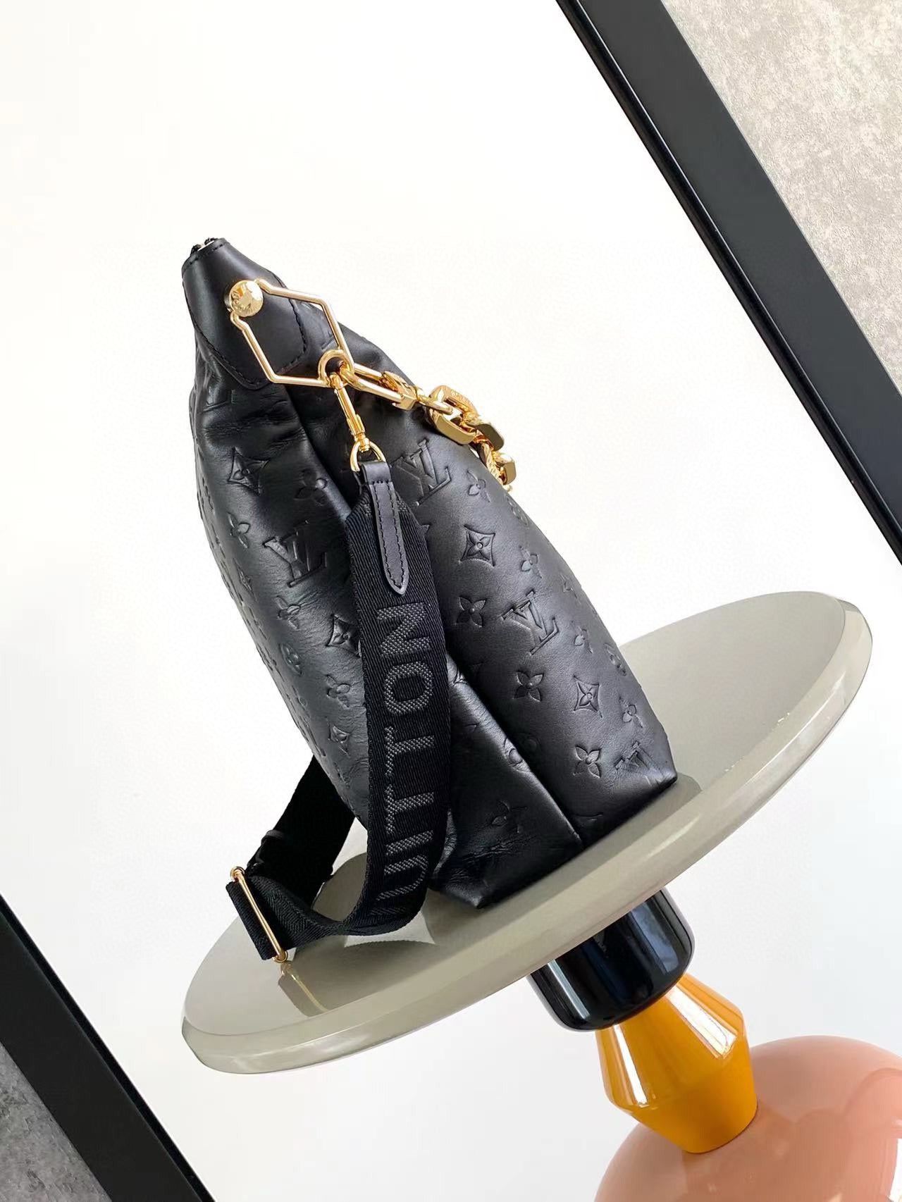 Louis Vuitton Coussin Hobo MM