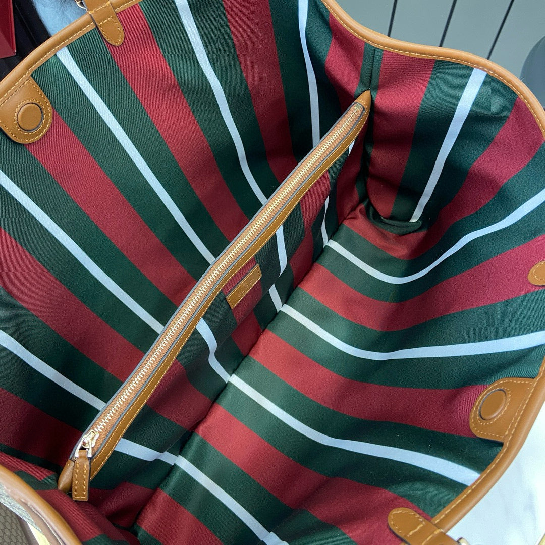 Gucci Emblem Medium Tote Bag