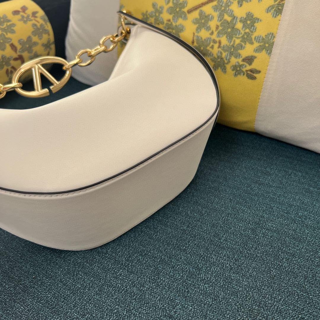 Valentino Vlogo Moon