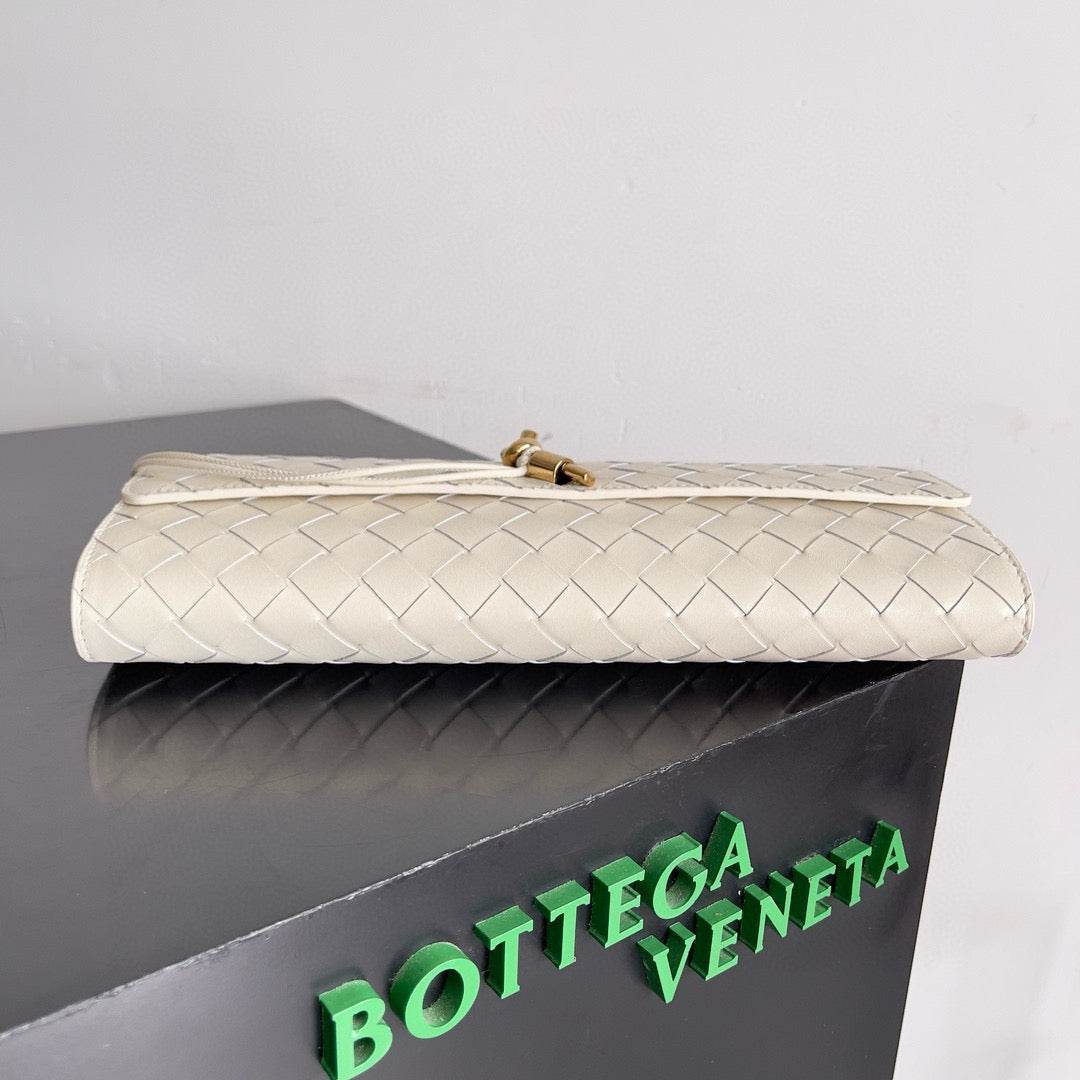 Bottega Veneta Andiamo Clutch