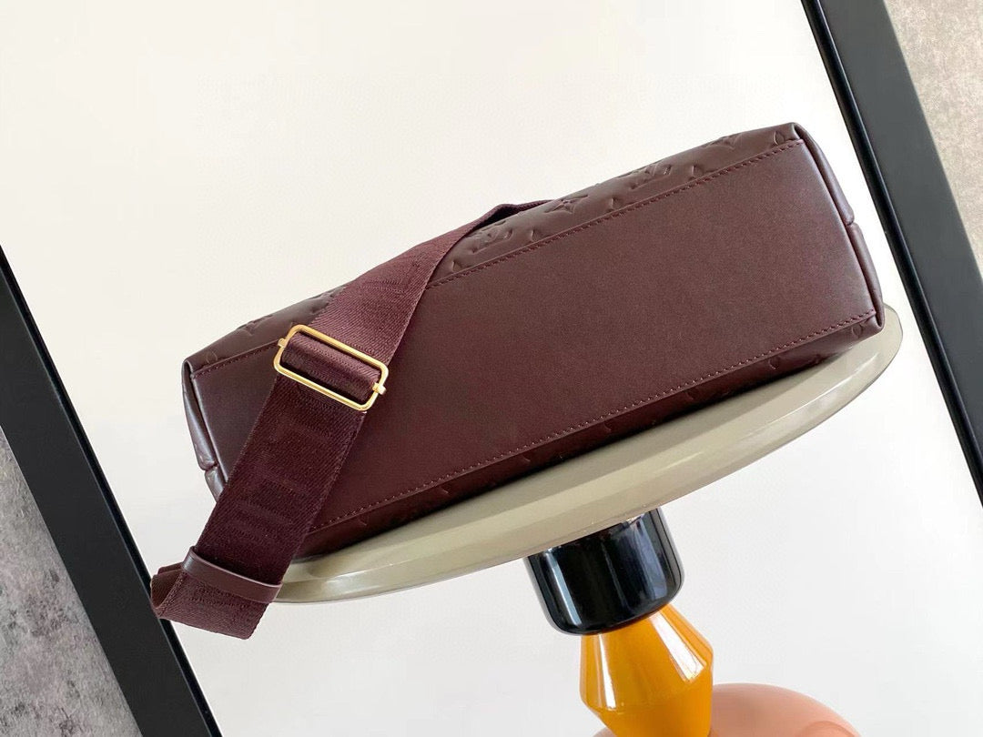 Louis Vuitton Coussin Hobo MM