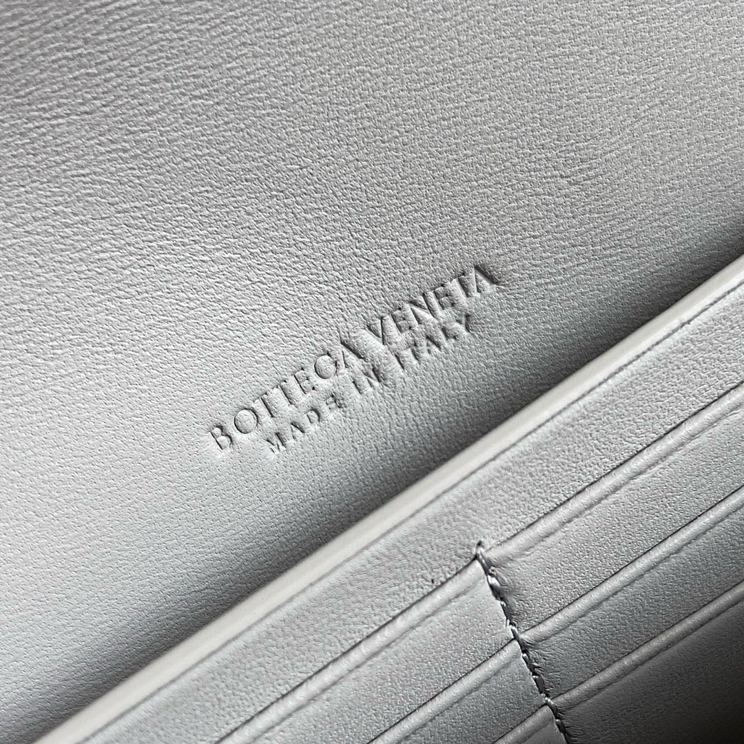 Bottega Veneta Andiamo Clutch