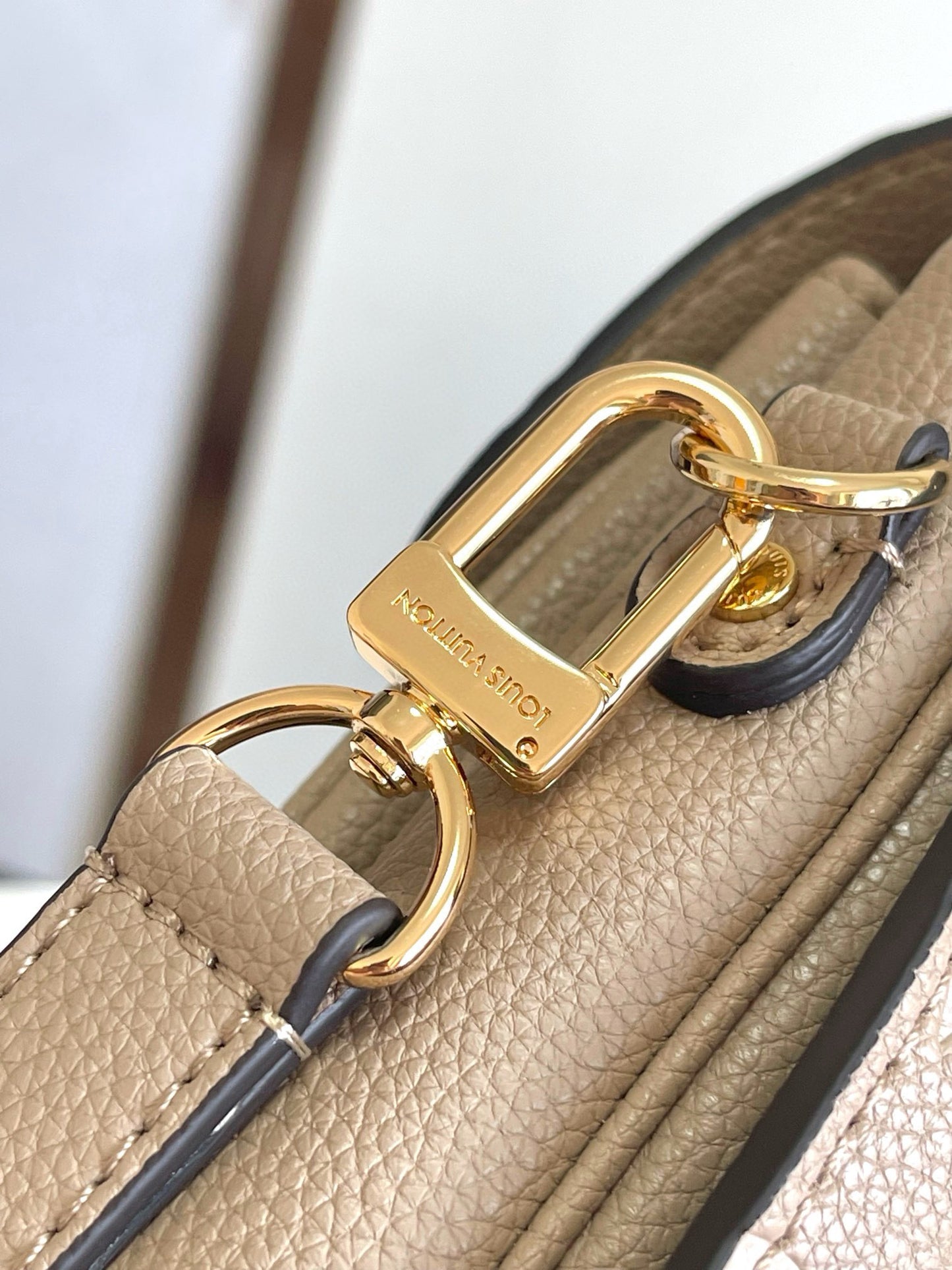 Louis Vuitton Pochette Metis