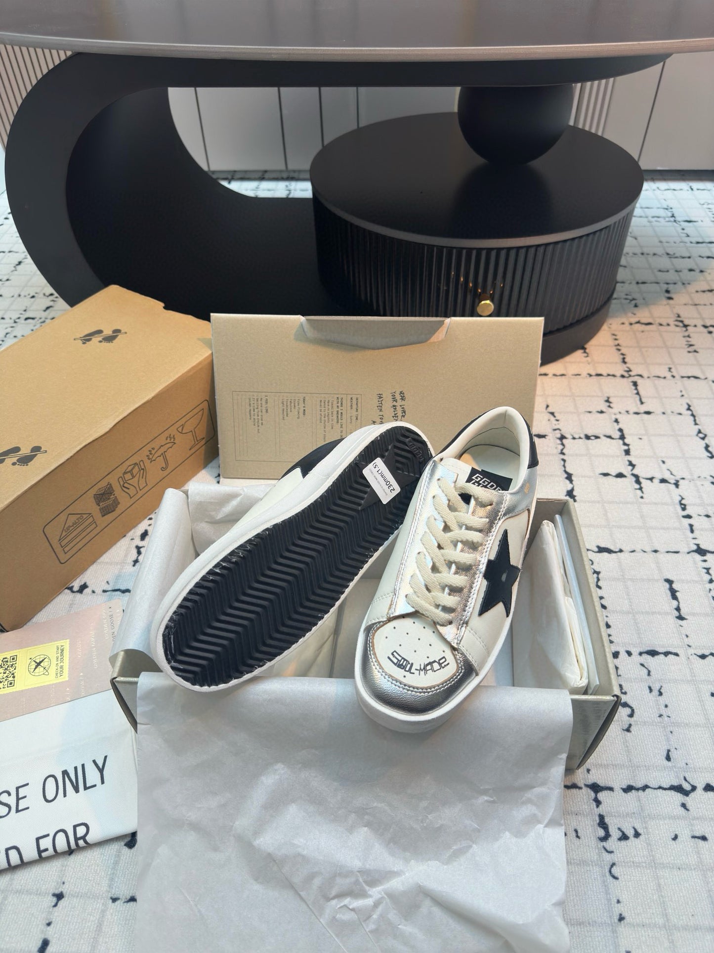 Golden Goose Sneaker