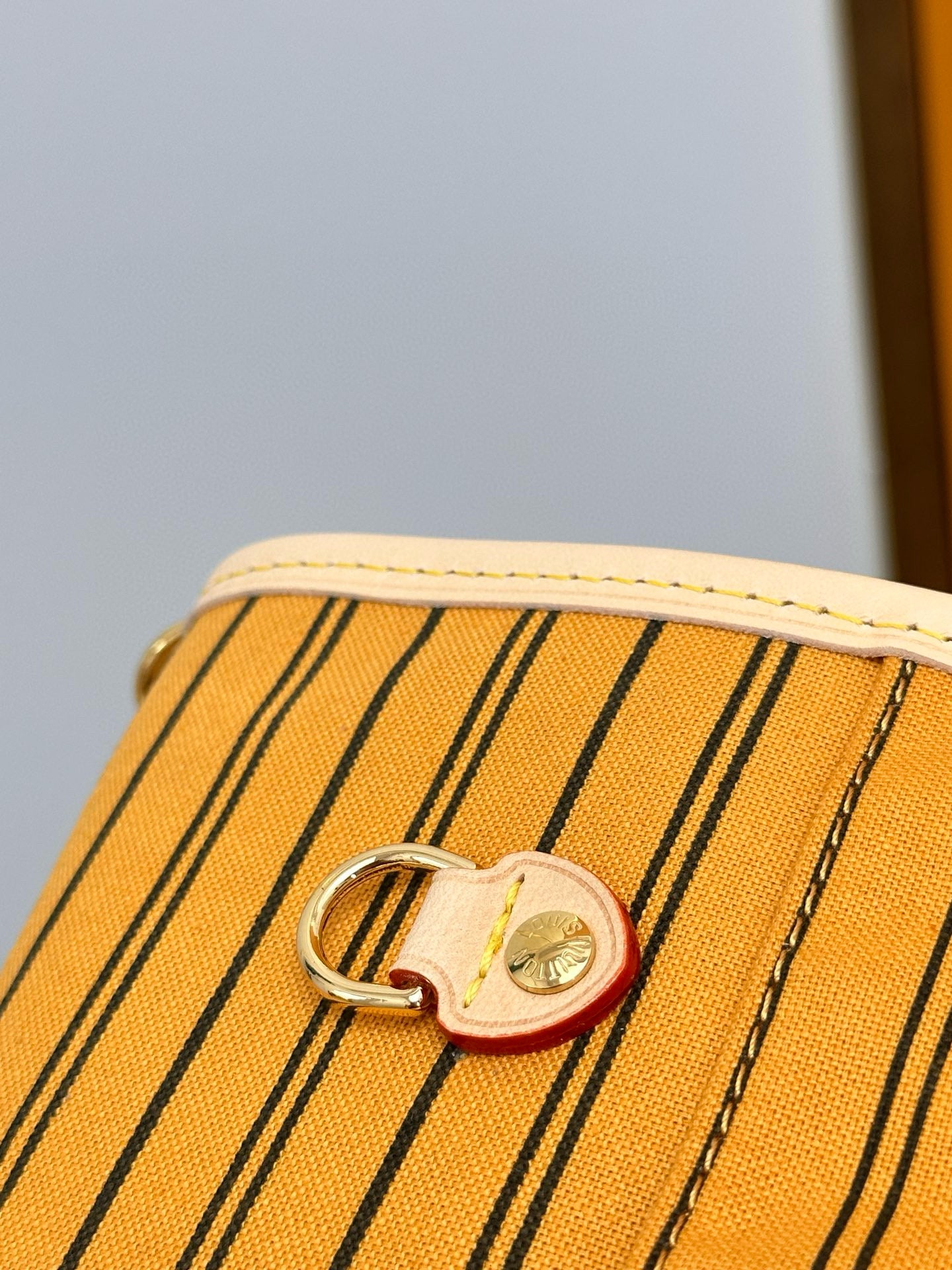 Louis Vuitton Neverfull Bandouliere Inside Out MM