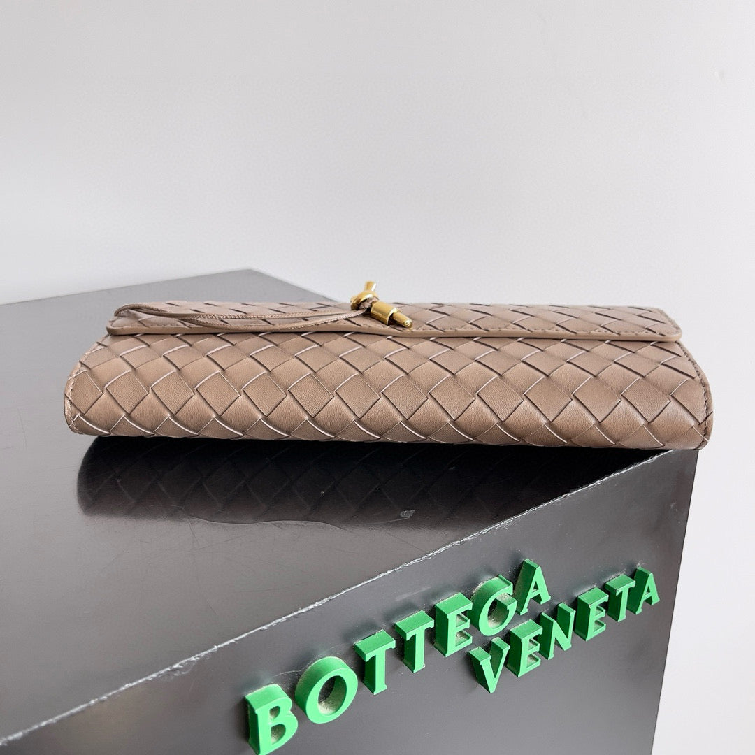 Bottega Veneta Andiamo Clutch