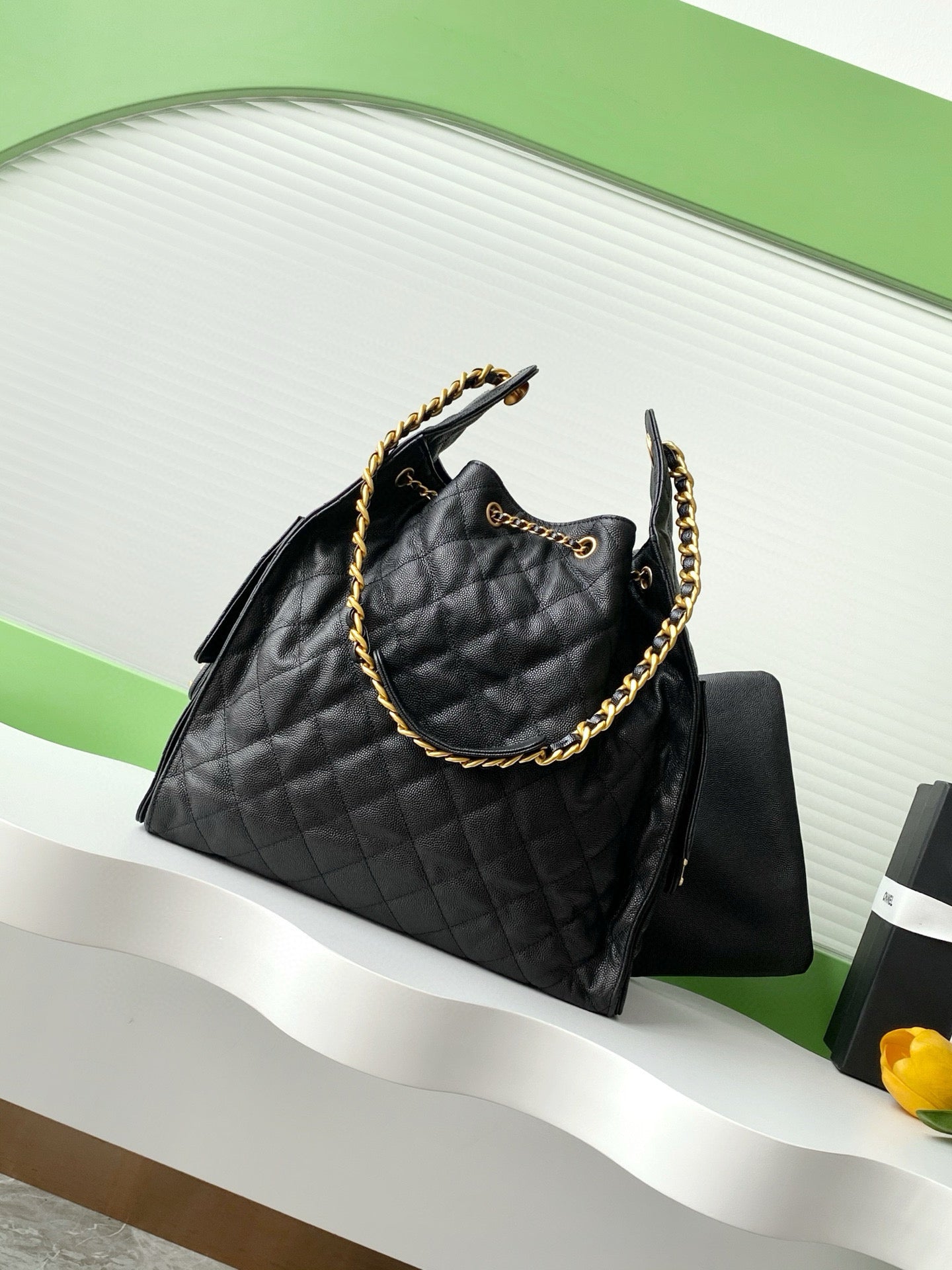 Large 25 Handbag