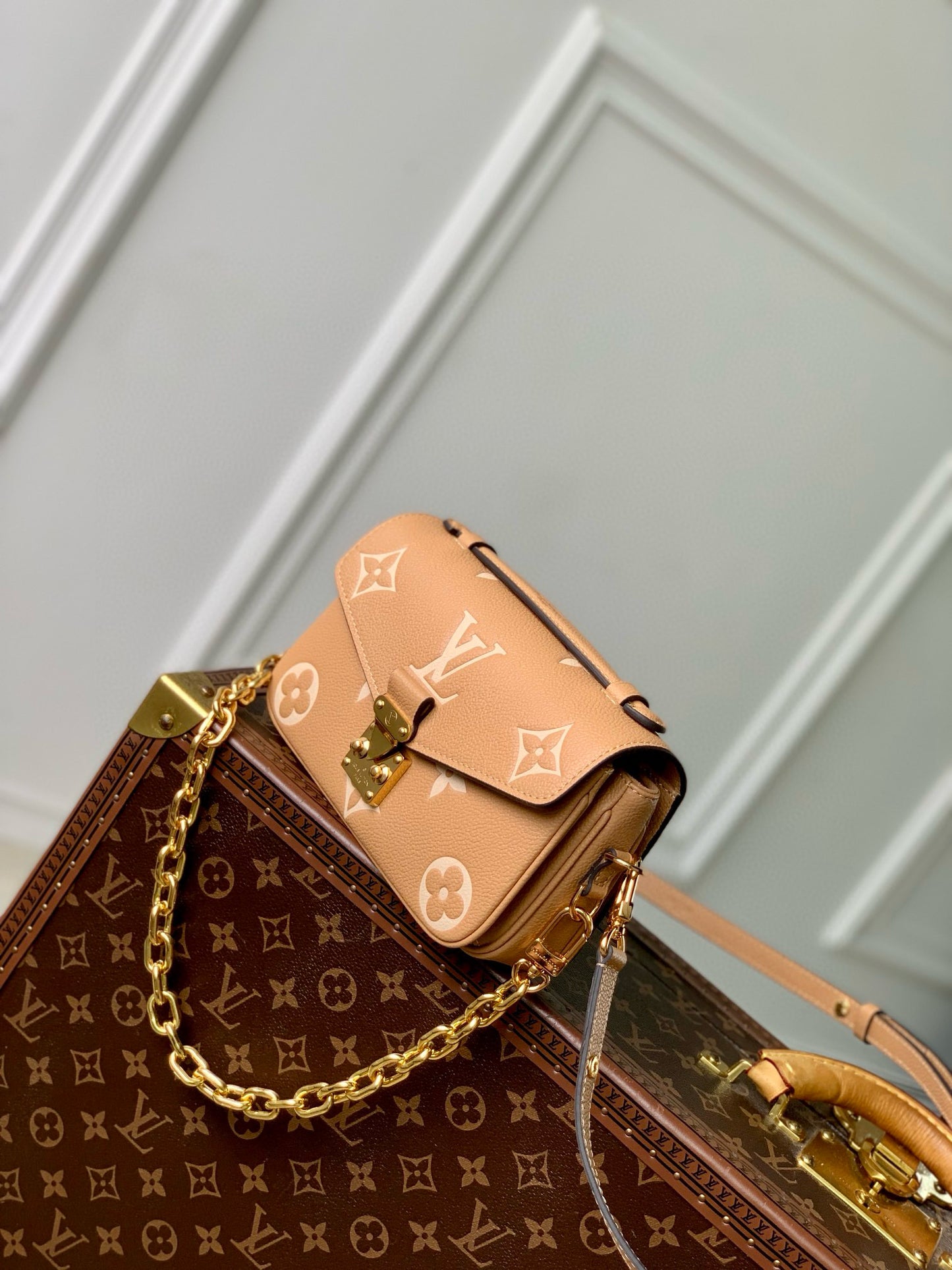 Louis Vuitton Pochette Metis East West