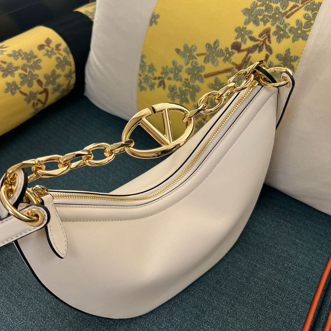 Valentino Vlogo Moon