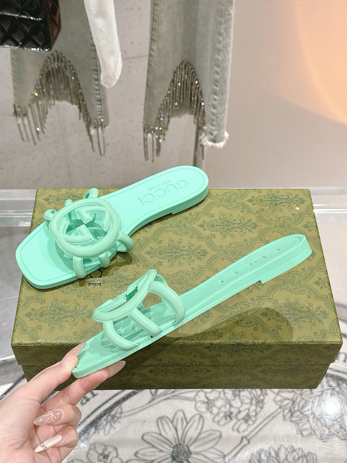 Interlocking G Slide Sandal