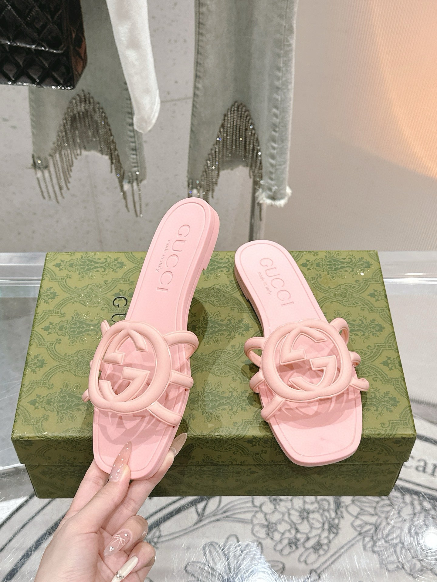 Interlocking G Slide Sandal