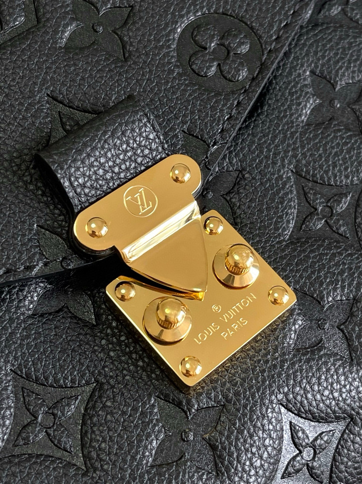 Louis Vuitton Pochette Metis