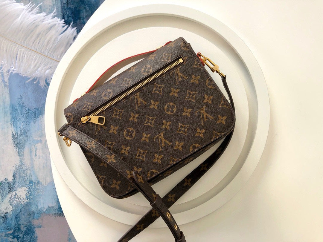 Louis Vuitton Pochette Metis