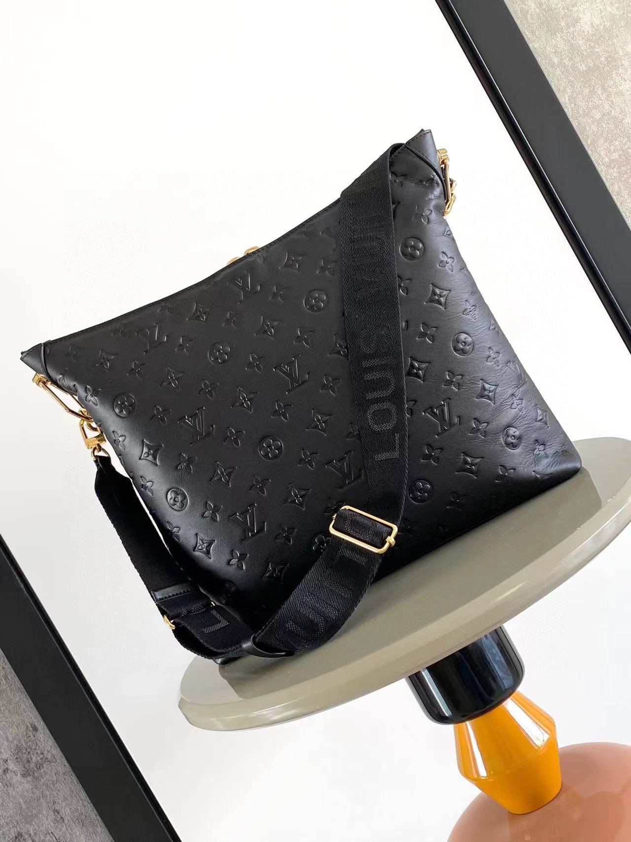 Louis Vuitton Coussin Hobo MM