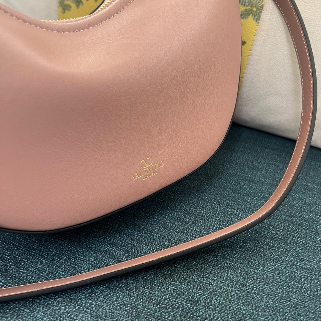 Valentino Vlogo Moon