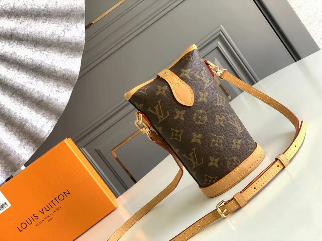 Louis Vuitton Fold Me Pouch