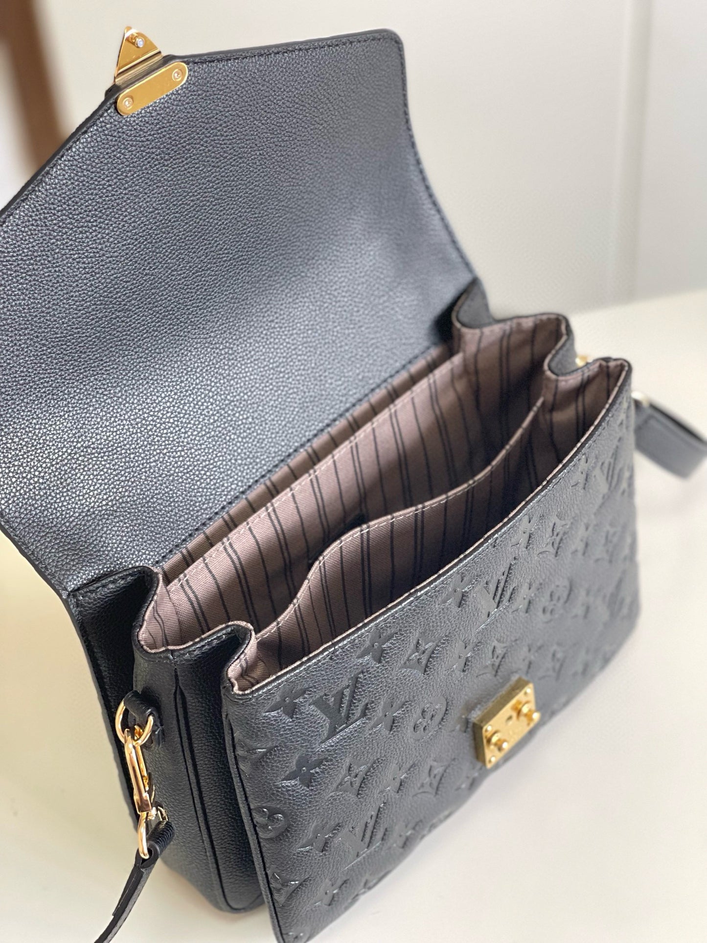 Louis Vuitton Pochette Metis