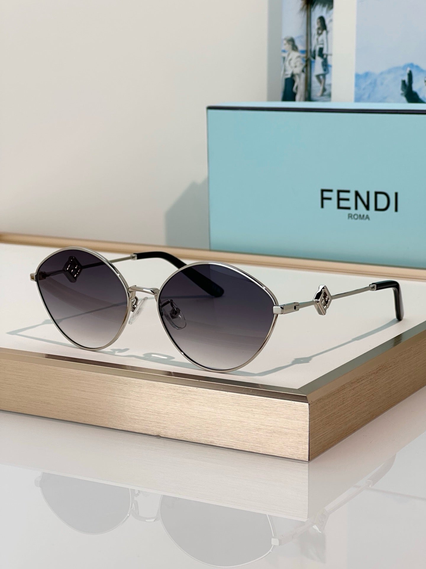 Fend FE40217U